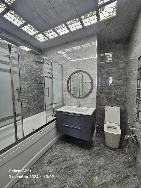 Satılır 4 otaqlı mənzil 230 m²