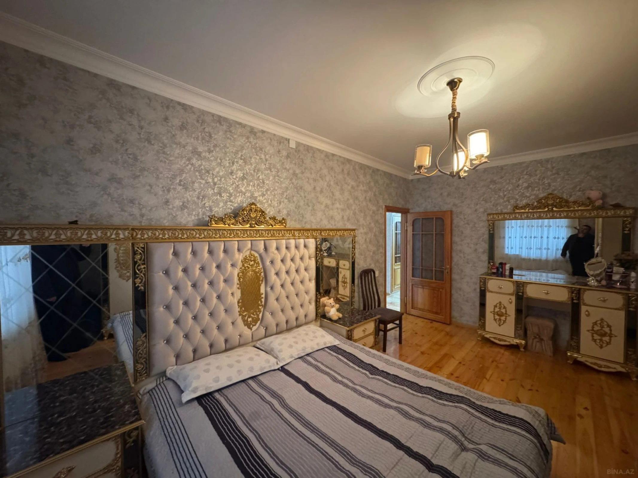 Satılır 4 otaqlı mənzil 100 m²