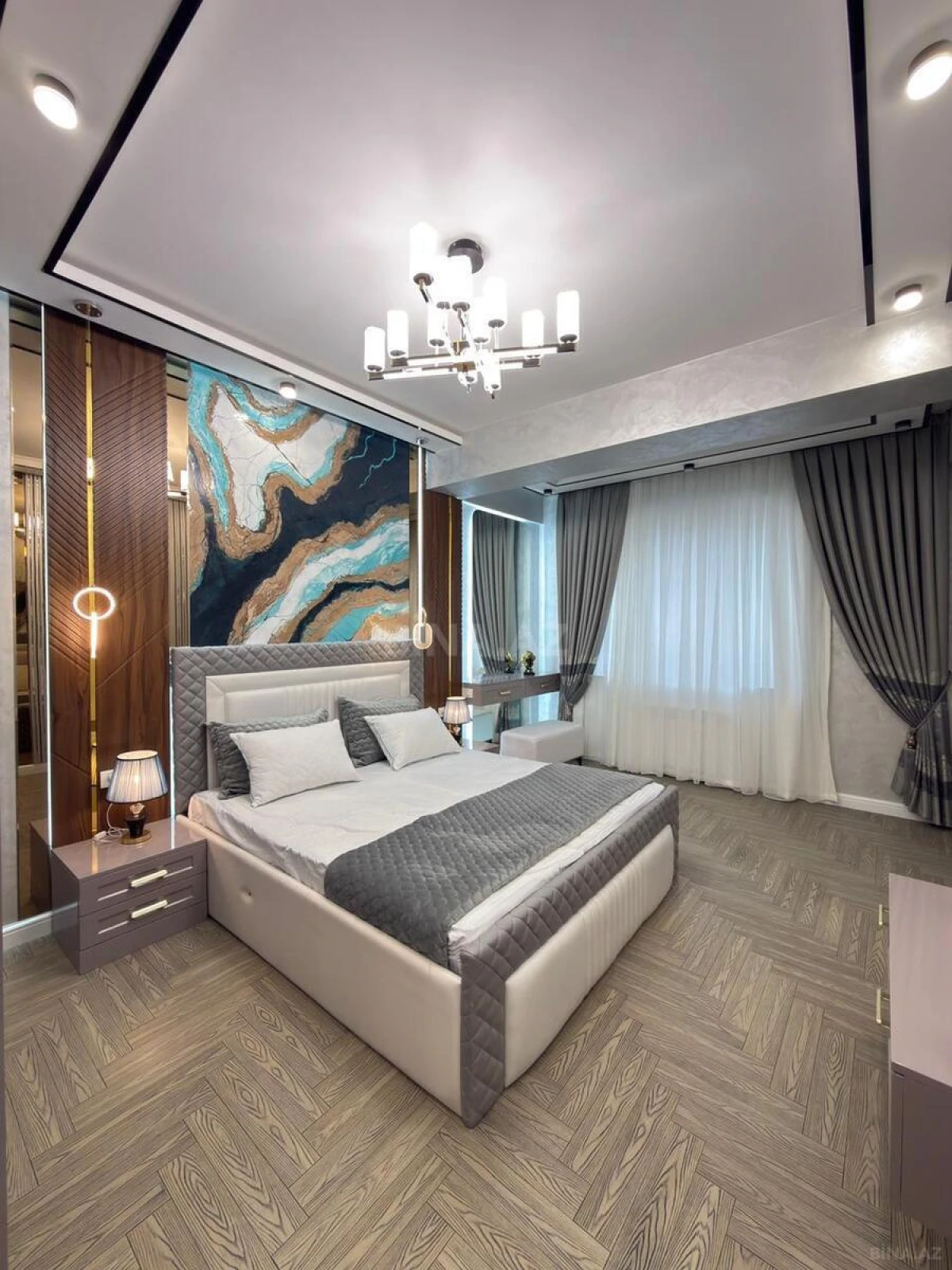 Satılır 3 otaqlı mənzil 137 m²