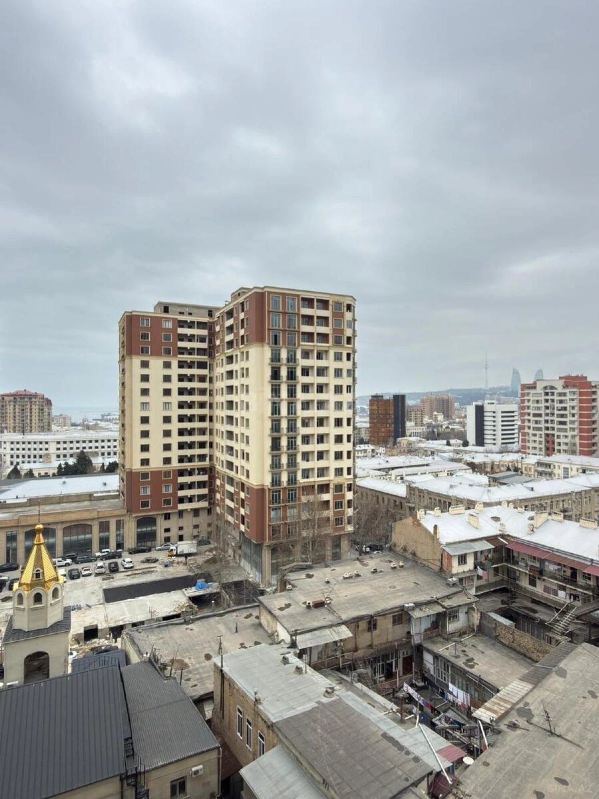 Satılır 3 otaqlı mənzil 137 m²