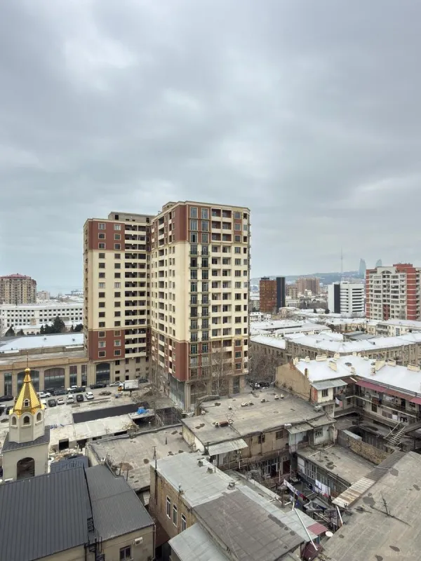 Satılır 3 otaqlı mənzil 137 m²