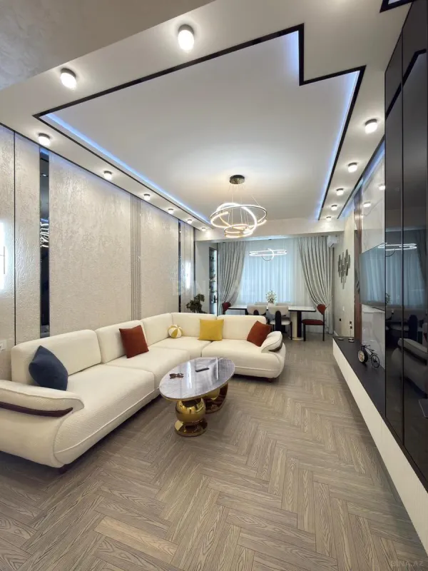 Satılır 3 otaqlı mənzil 137 m²