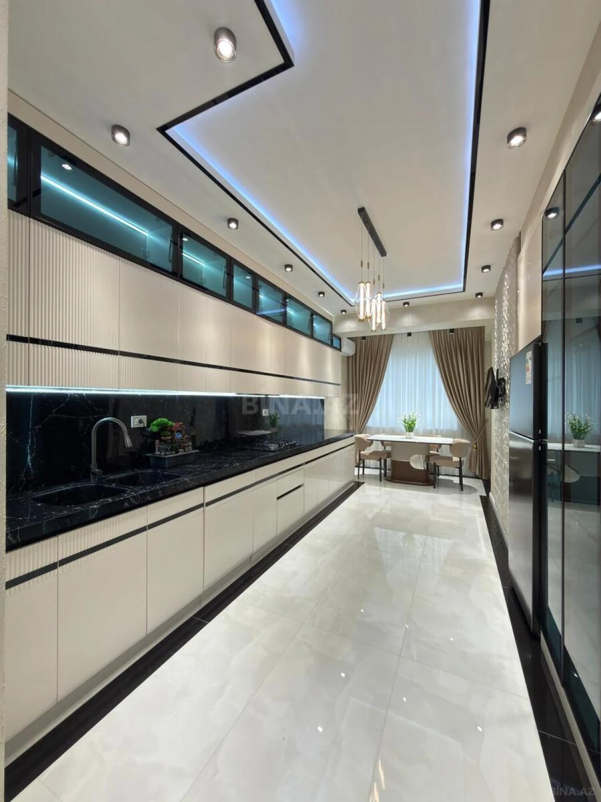 Satılır 3 otaqlı mənzil 137 m²