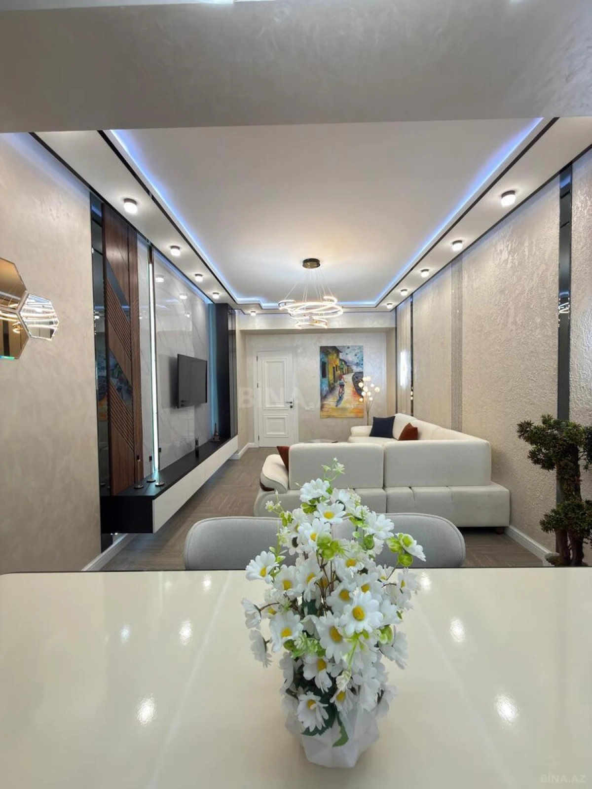 Satılır 3 otaqlı mənzil 137 m²