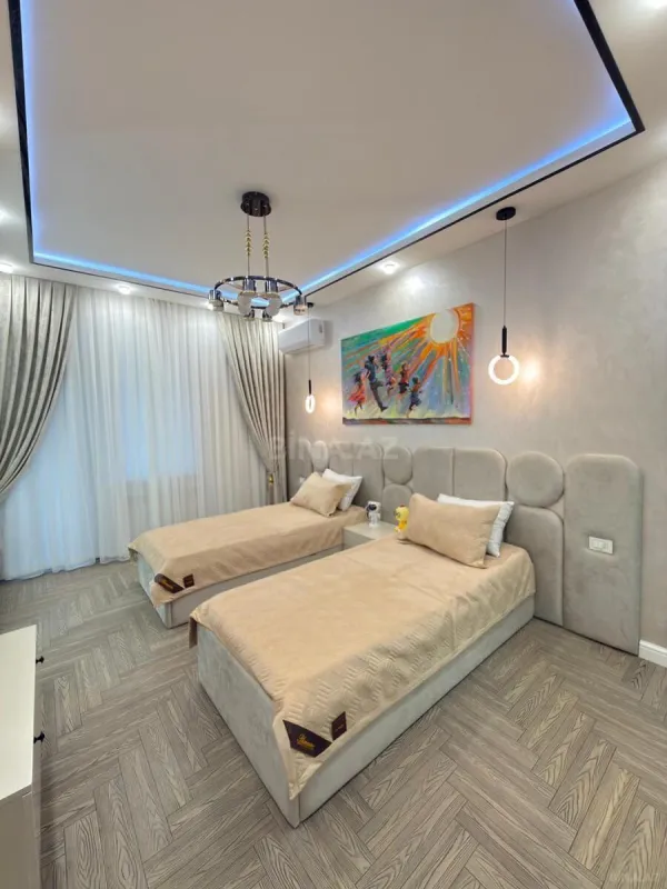 Satılır 3 otaqlı mənzil 137 m²
