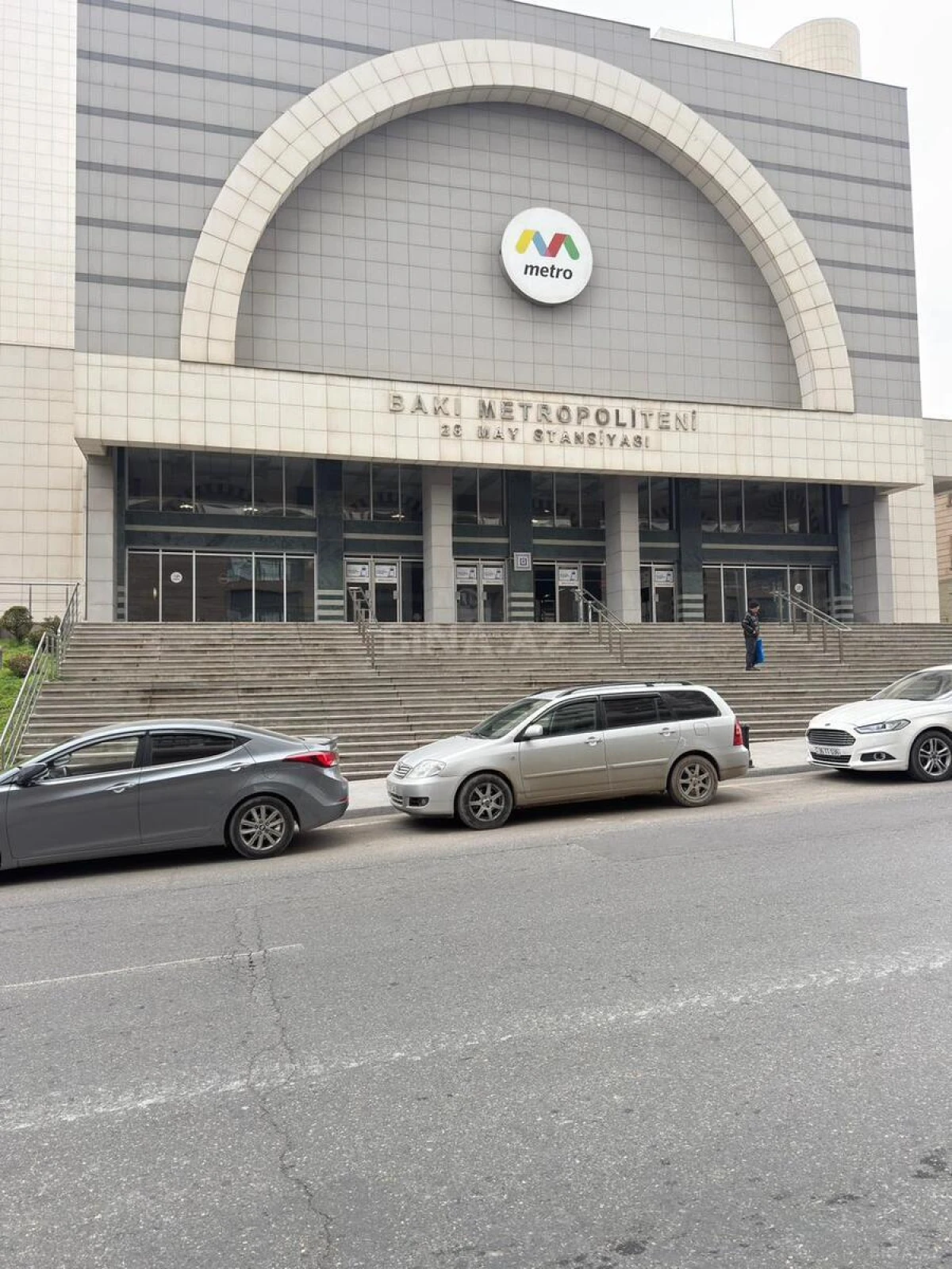 Satılır 3 otaqlı mənzil 137 m²