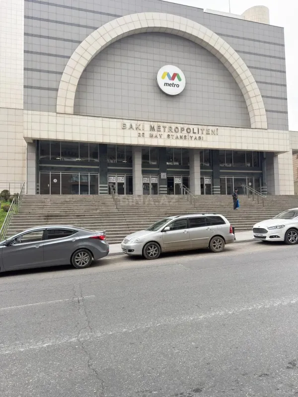 Satılır 3 otaqlı mənzil 137 m²