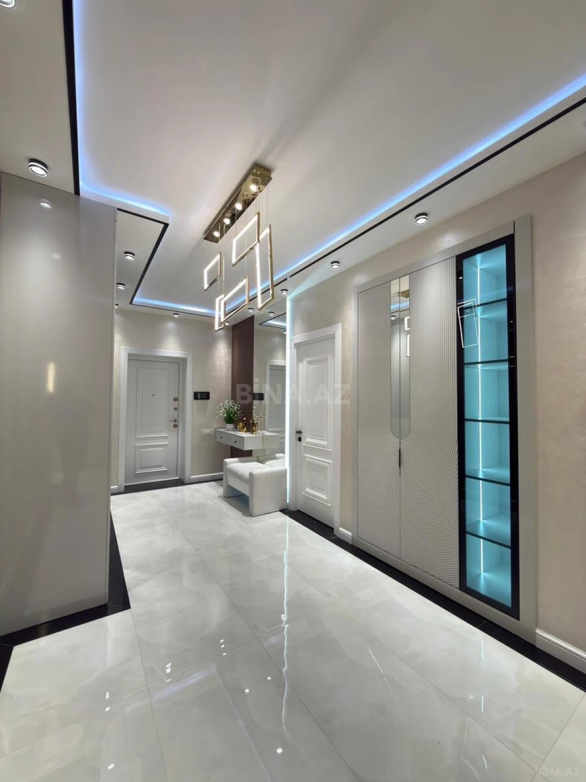 Satılır 3 otaqlı mənzil 137 m²