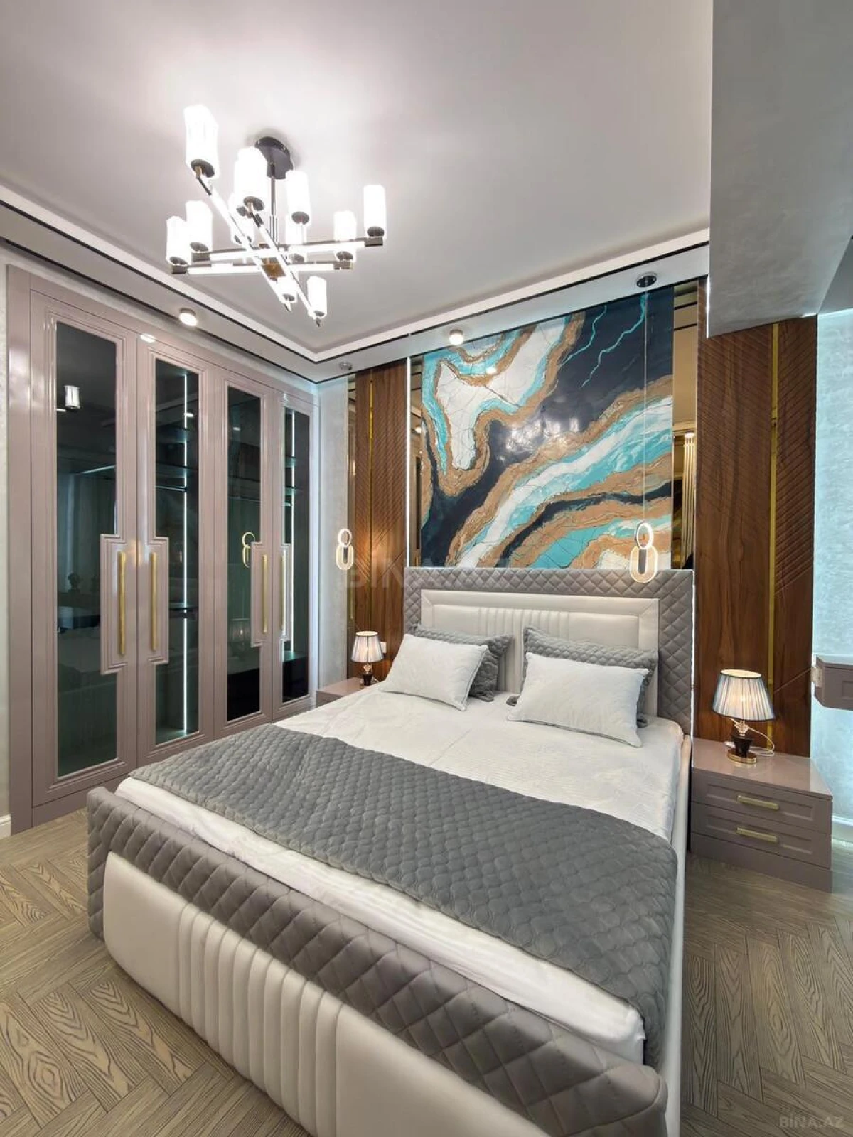 Satılır 3 otaqlı mənzil 137 m²