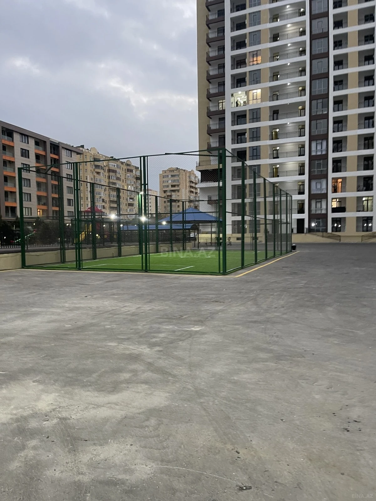 Kirayə verilir 2 otaqlı mənzil 75 m²