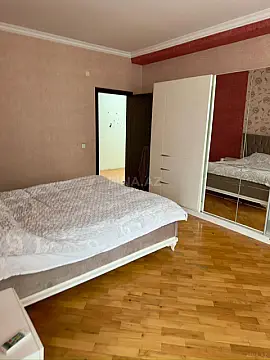 Satılır 3 otaqlı mənzil 140 m²