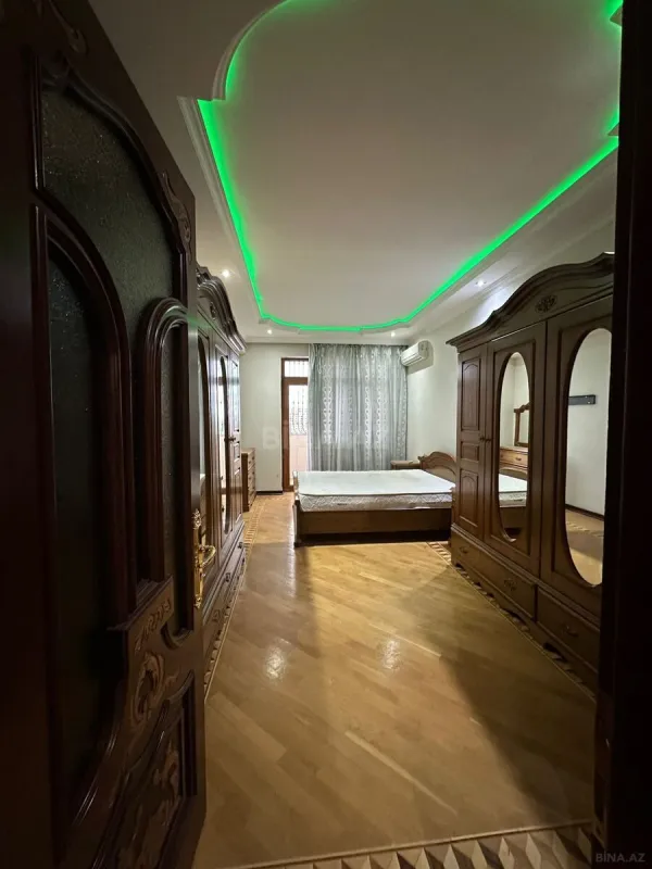 Kirayə verilir 4 otaqlı mənzil 200 m²