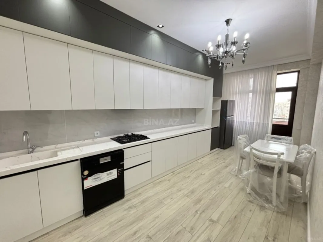 Kirayə verilir 3 otaqlı mənzil 150 m²