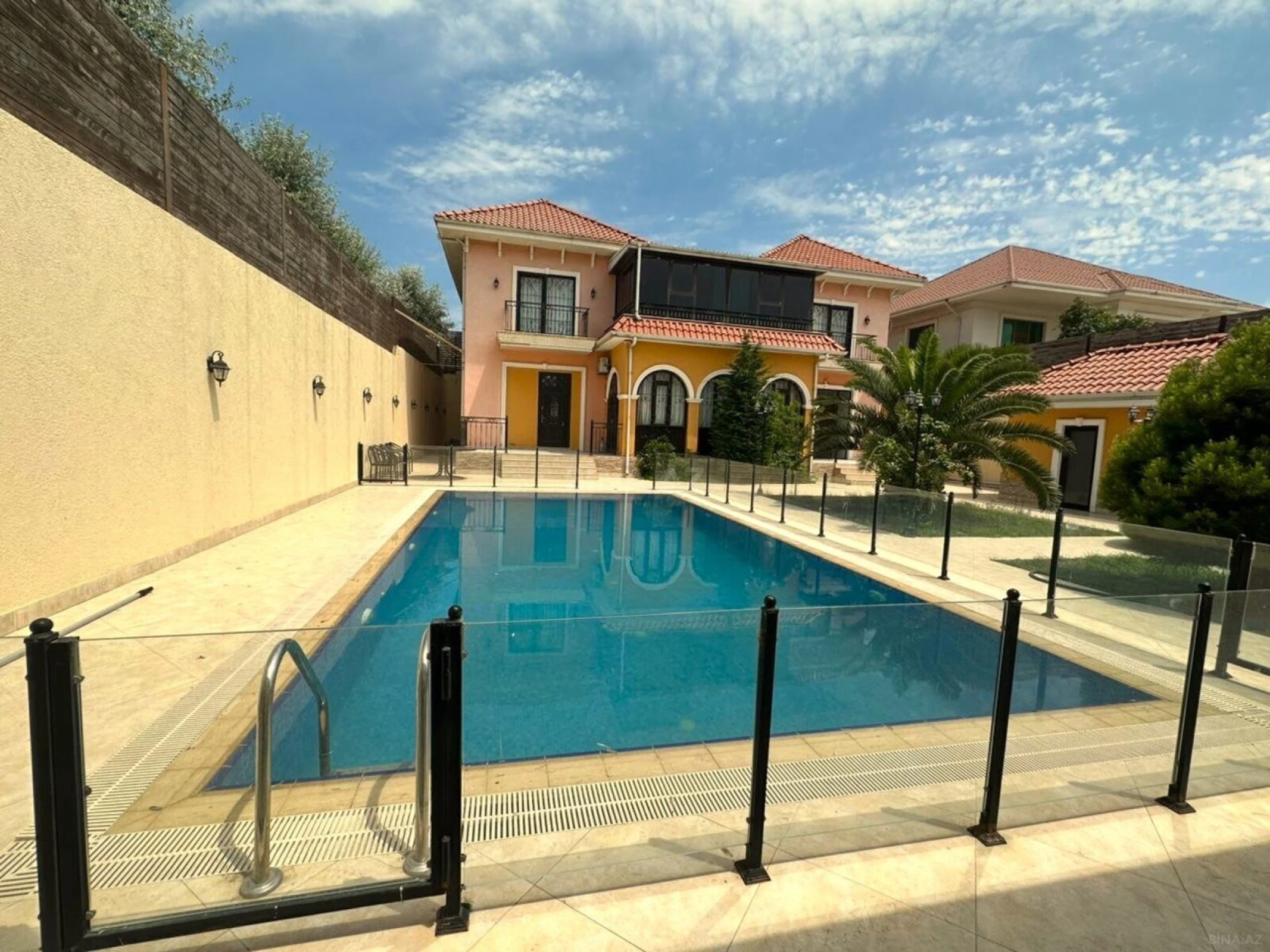 Satılır 7 otaqlı həyət evi 500 m²