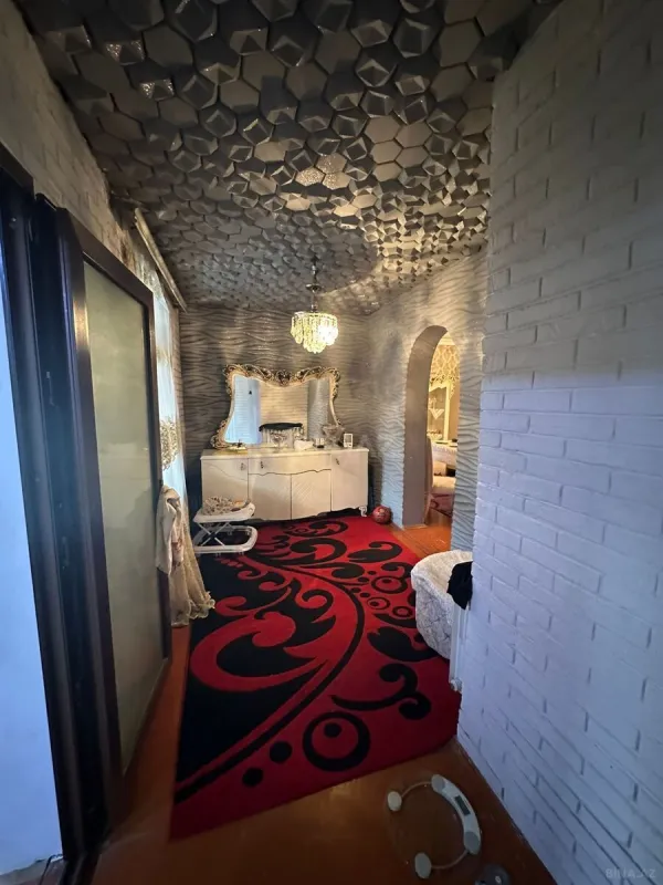 Satılır 6 otaqlı həyət evi 250 m²