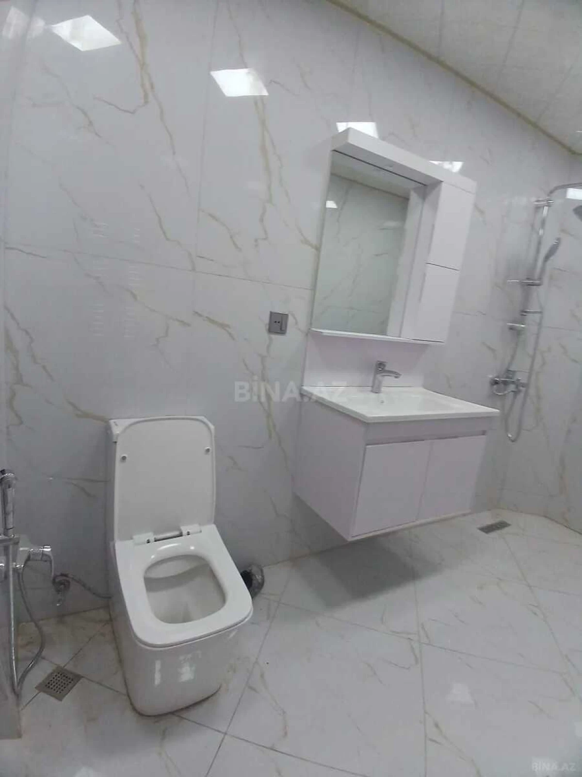 Kirayə verilir 2 otaqlı mənzil 100 m²