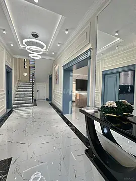 Satılır 5 otaqlı həyət evi 354 m²