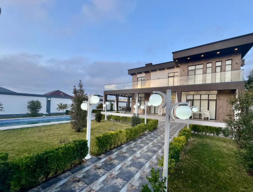 Satılır 5 otaqlı həyət evi 354 m²