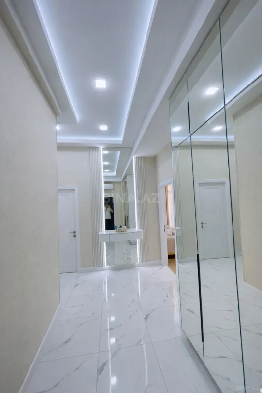 Satılır 4 otaqlı mənzil 130 m²