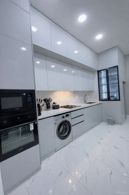 Satılır 4 otaqlı mənzil 130 m²