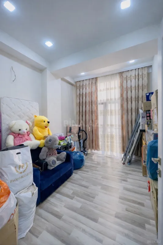 Satılır 4 otaqlı mənzil 130 m²