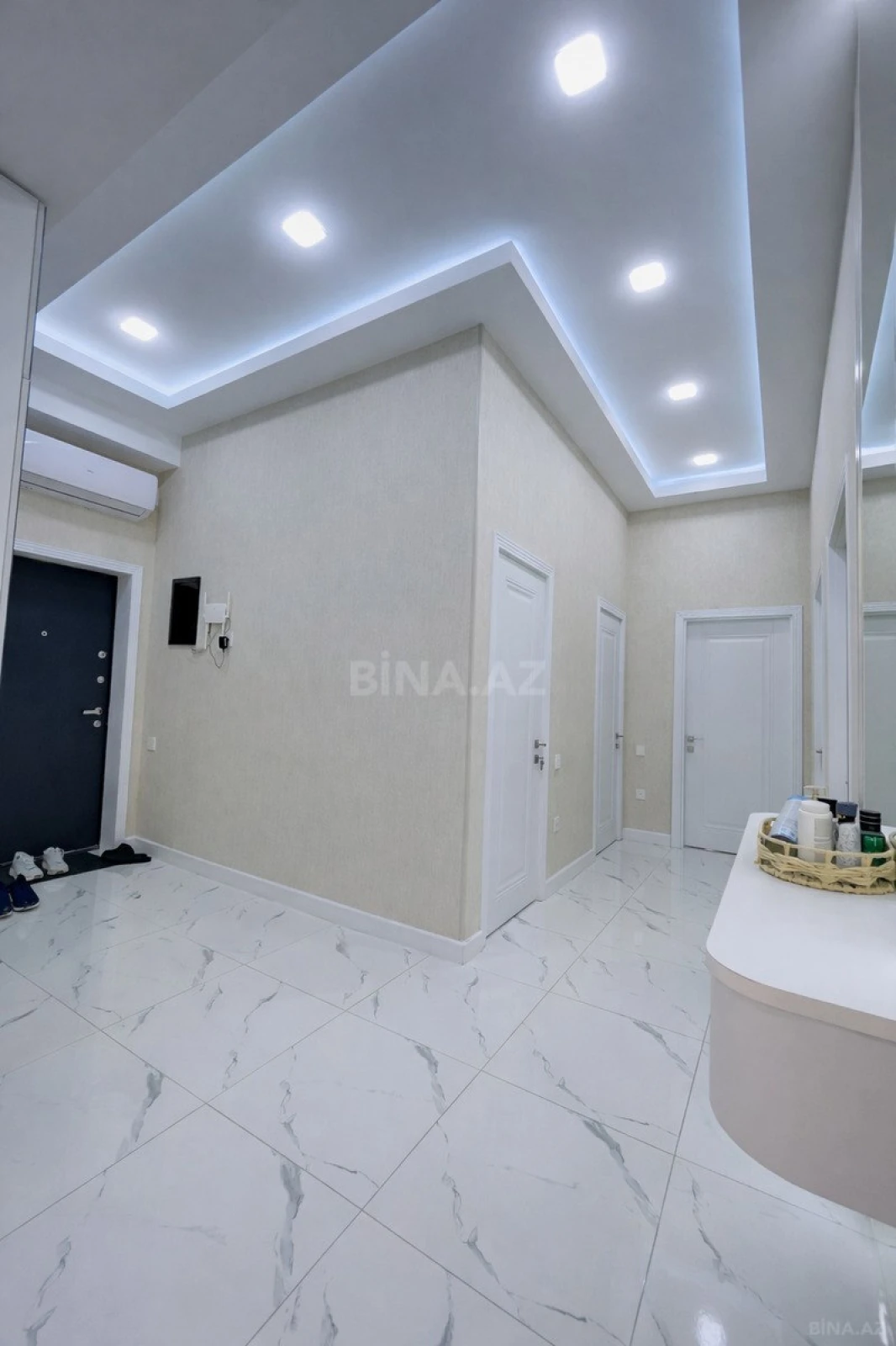 Satılır 4 otaqlı mənzil 130 m²
