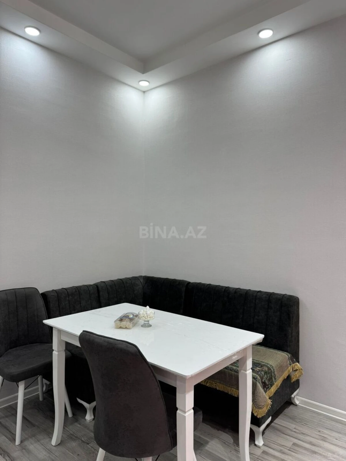 Kirayə verilir 2 otaqlı mənzil 88 m²