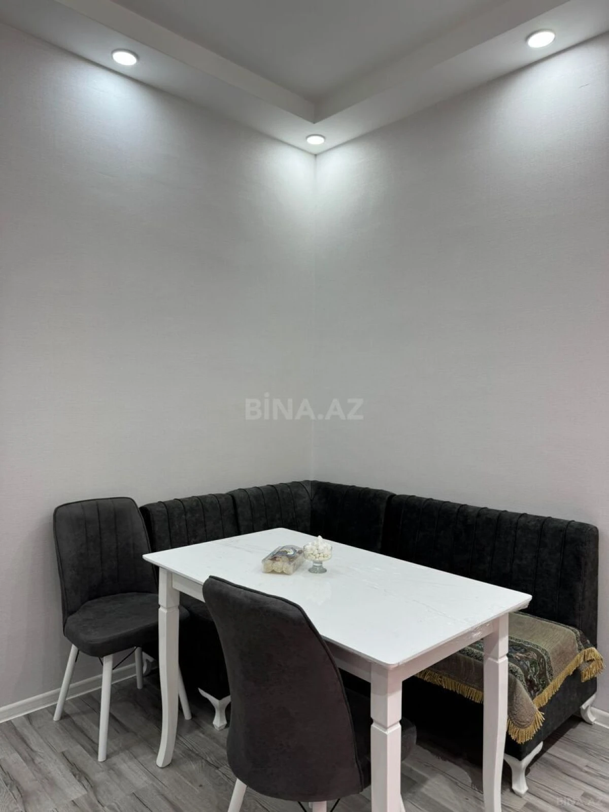Kirayə verilir 2 otaqlı mənzil 88 m²