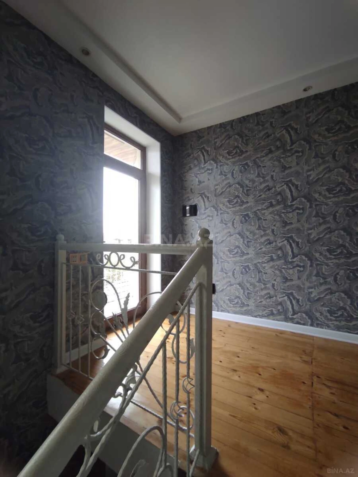 Satılır 6 otaqlı həyət evi 270 m²