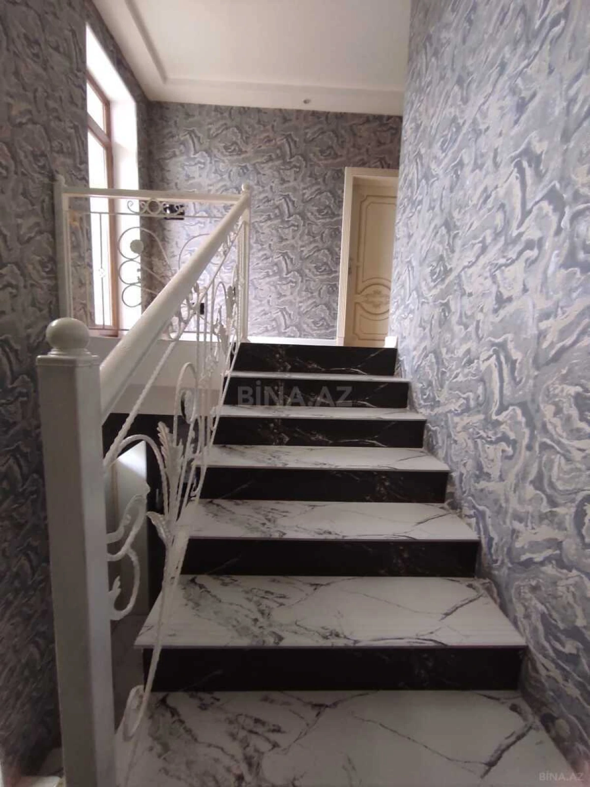 Satılır 6 otaqlı həyət evi 270 m²