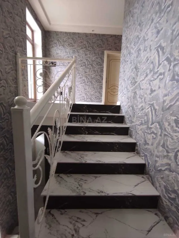 Satılır 6 otaqlı həyət evi 270 m²