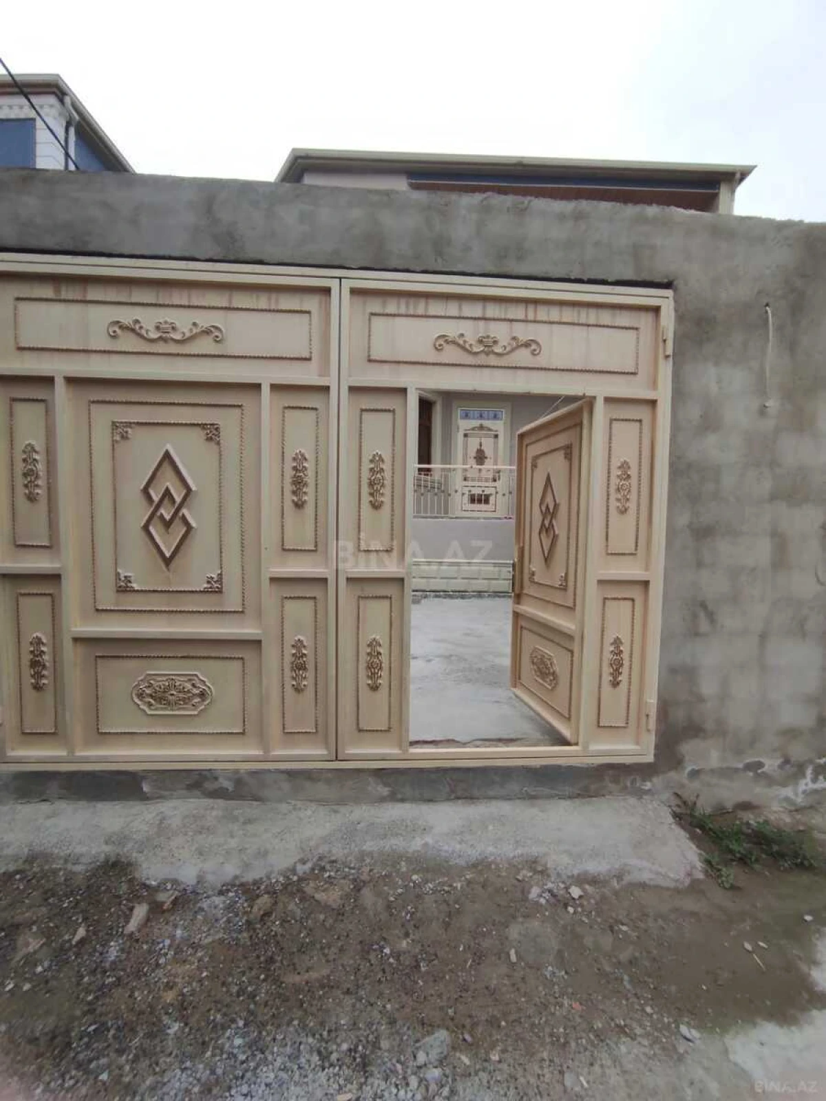 Satılır 6 otaqlı həyət evi 270 m²