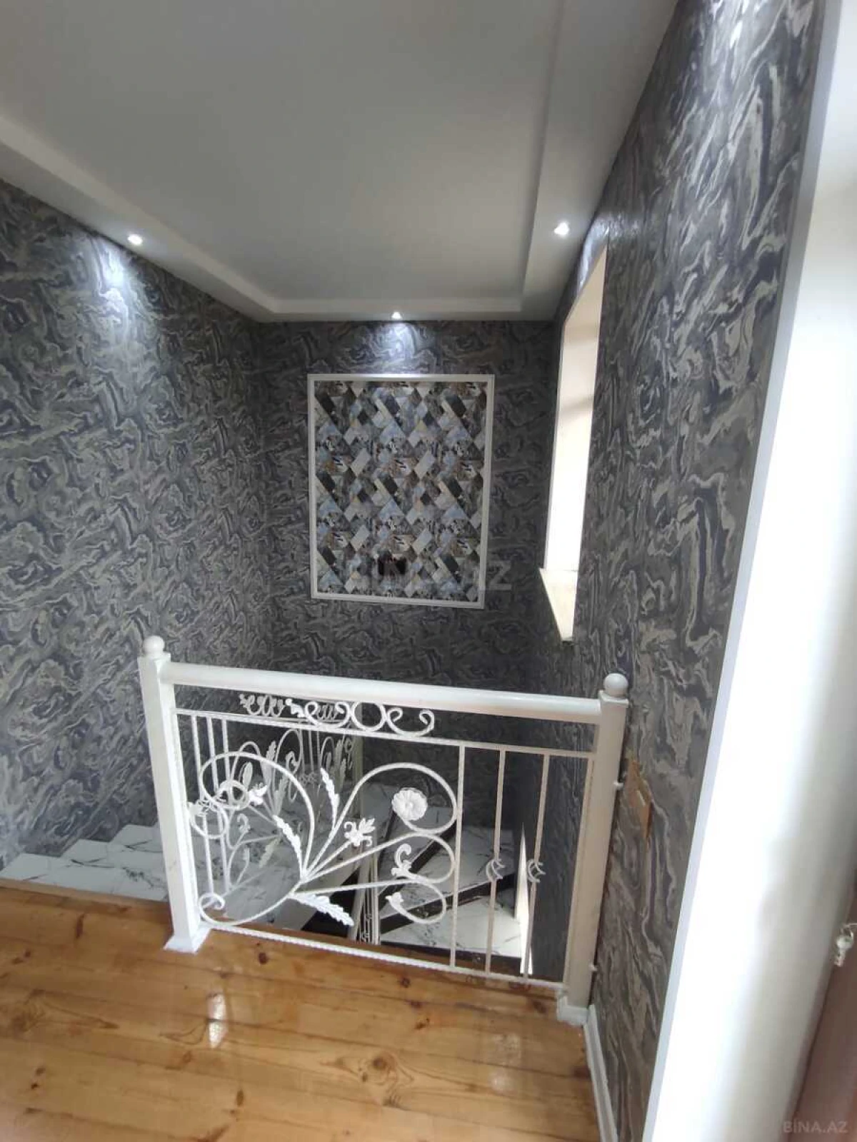 Satılır 6 otaqlı həyət evi 270 m²