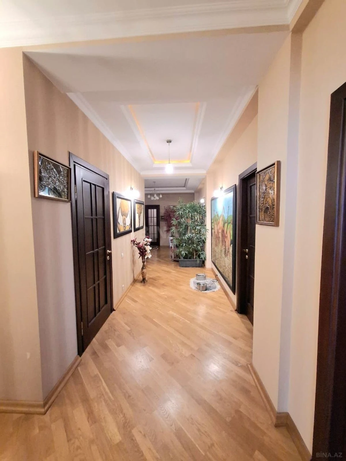 Satılır 5 otaqlı mənzil 300 m²