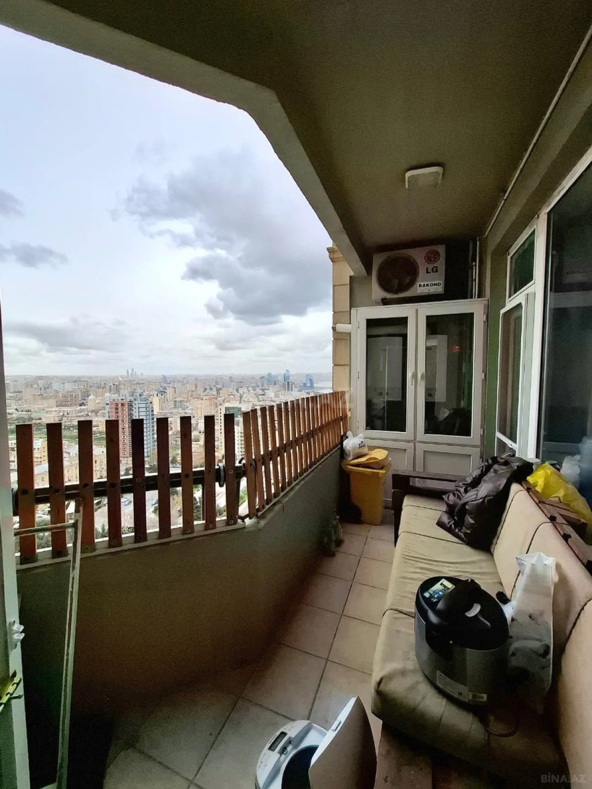 Satılır 5 otaqlı mənzil 300 m²