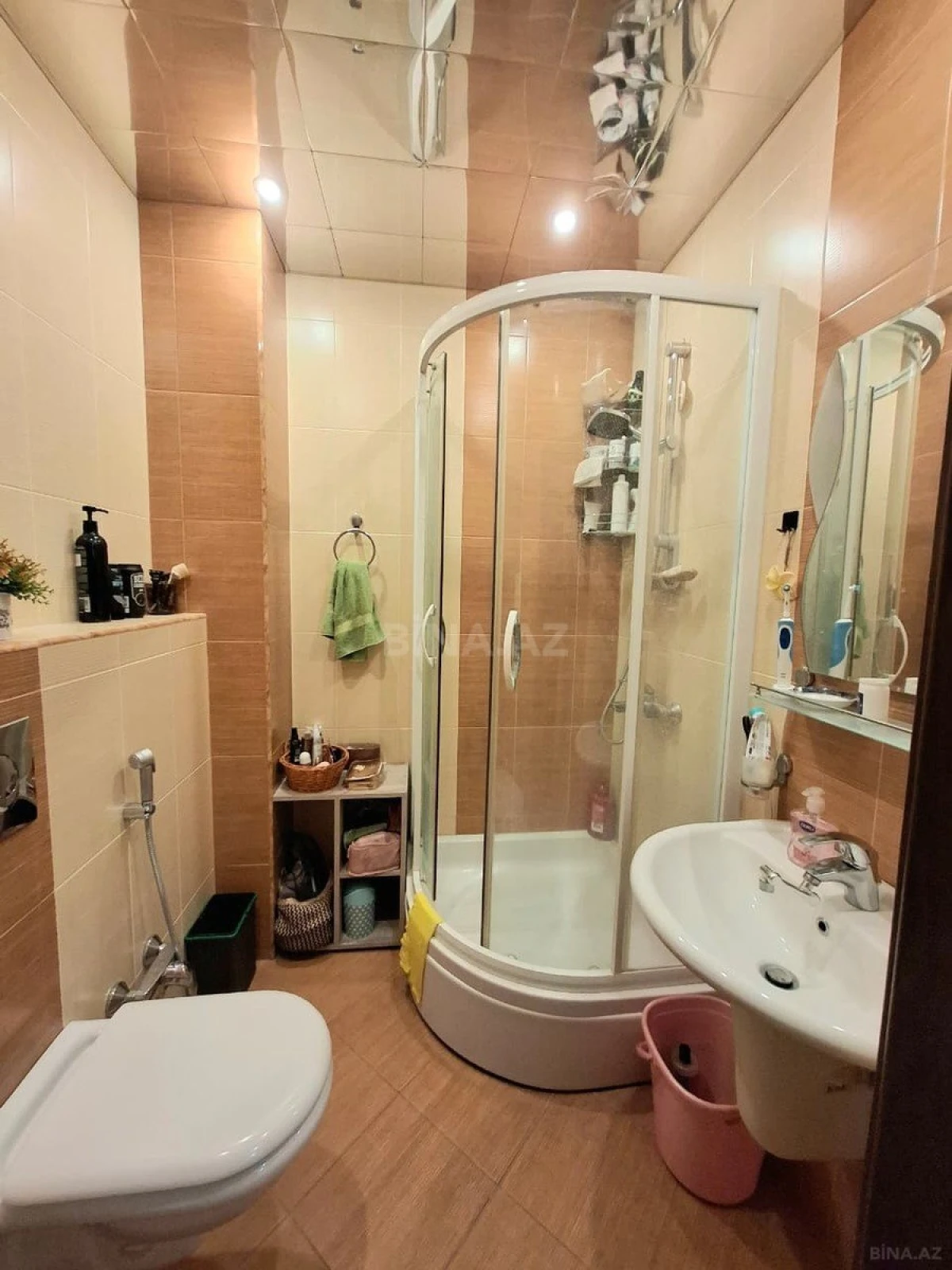 Satılır 5 otaqlı mənzil 300 m²