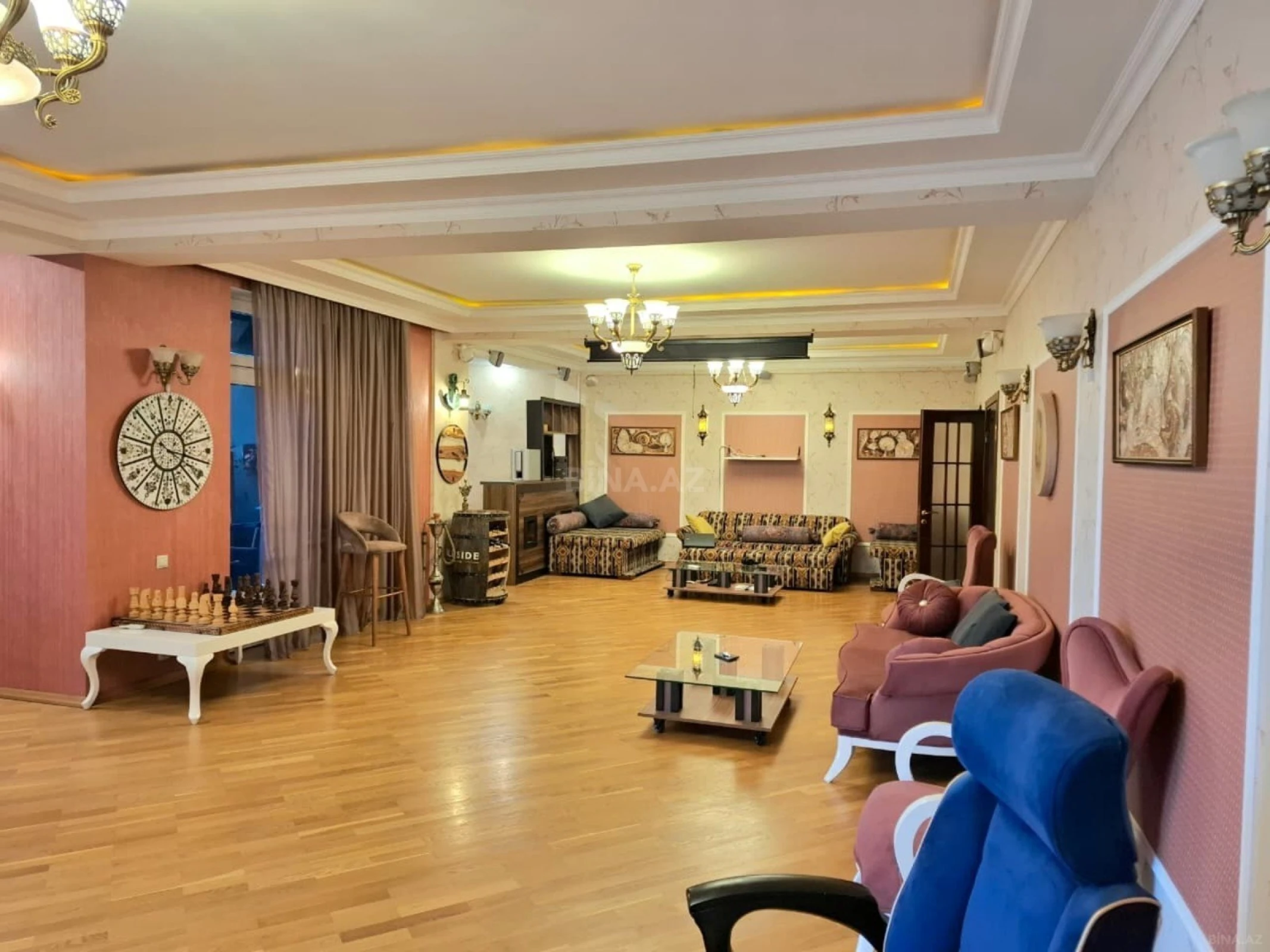 Satılır 5 otaqlı mənzil 300 m²