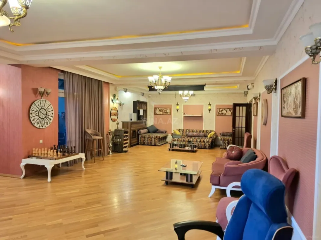 Satılır 5 otaqlı mənzil 300 m²