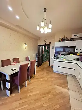 Satılır 5 otaqlı mənzil 300 m²