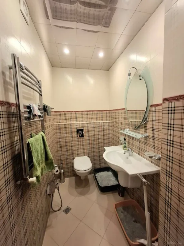 Satılır 5 otaqlı mənzil 300 m²