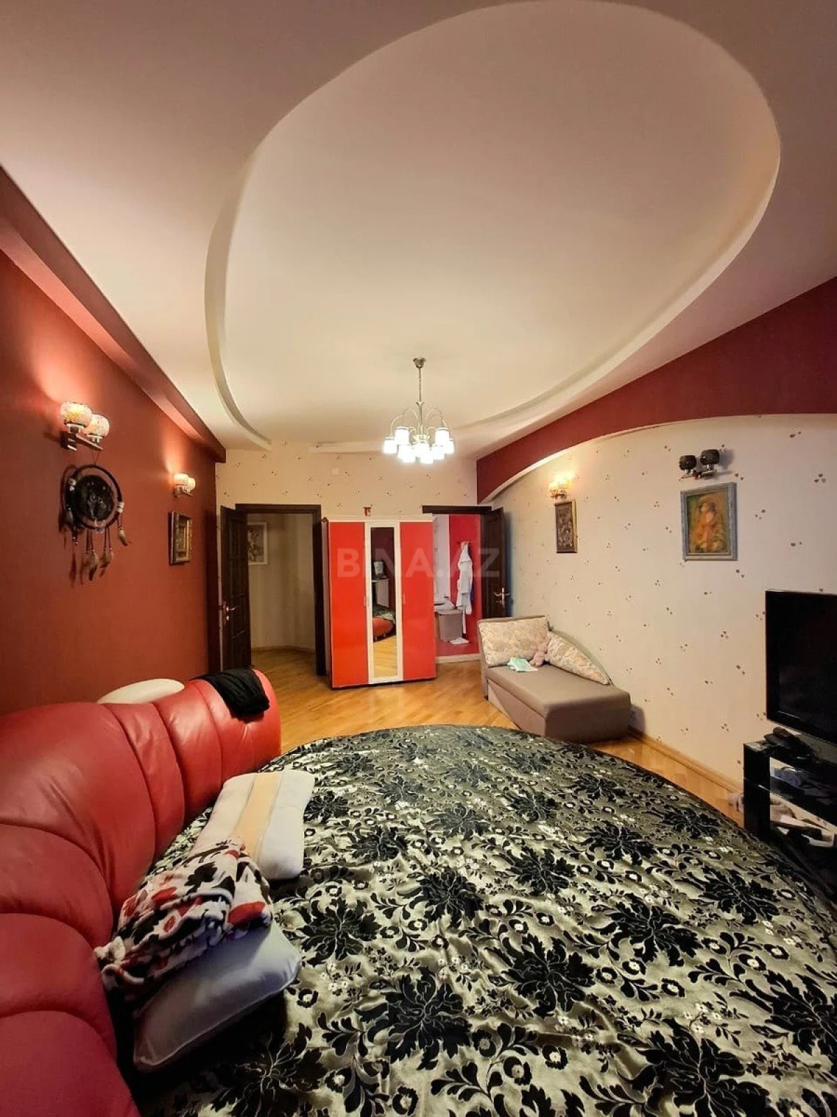 Satılır 5 otaqlı mənzil 300 m²