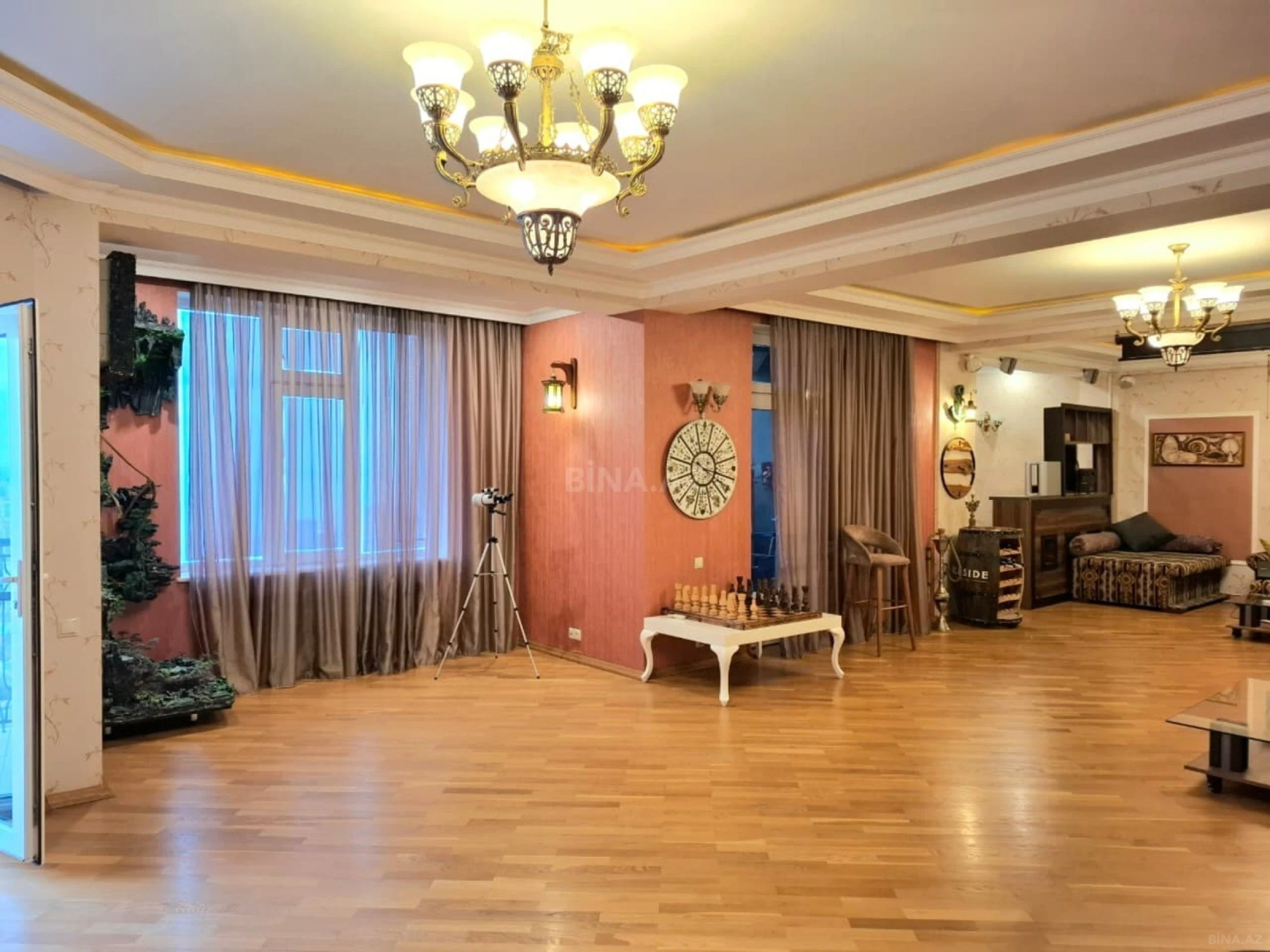 Satılır 5 otaqlı mənzil 300 m²