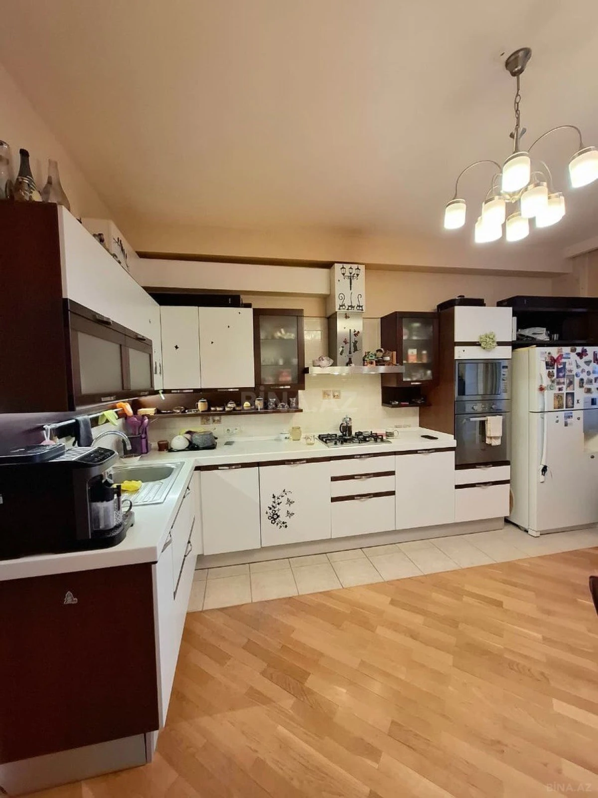 Satılır 5 otaqlı mənzil 300 m²