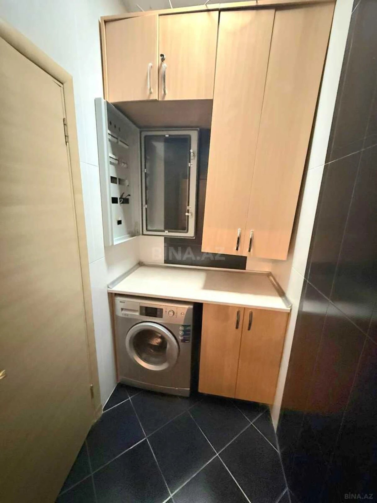 Satılır 5 otaqlı mənzil 300 m²