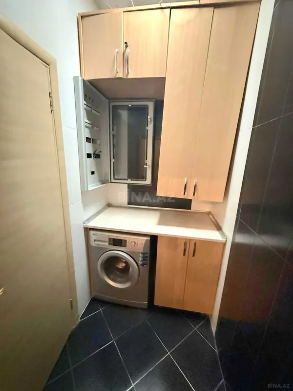 Satılır 5 otaqlı mənzil 300 m²