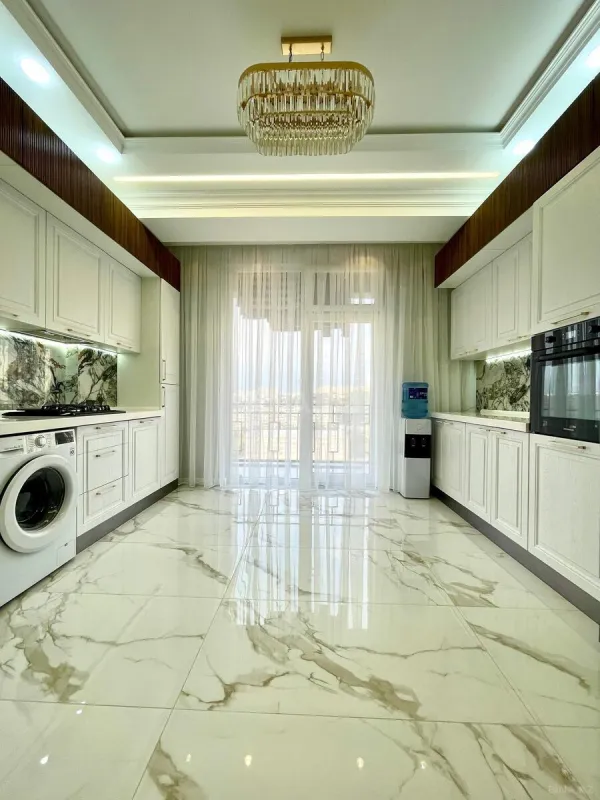 Satılır 3 otaqlı mənzil 111 m²