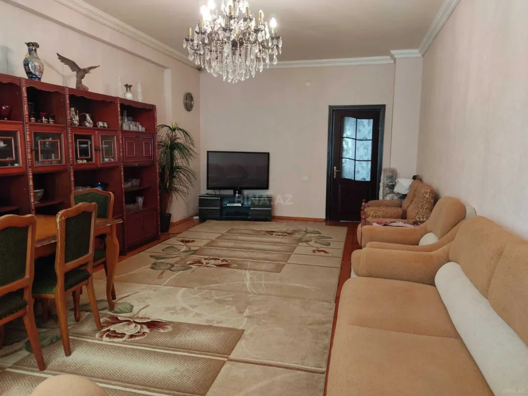 Kirayə verilir 2 otaqlı mənzil 112 m²