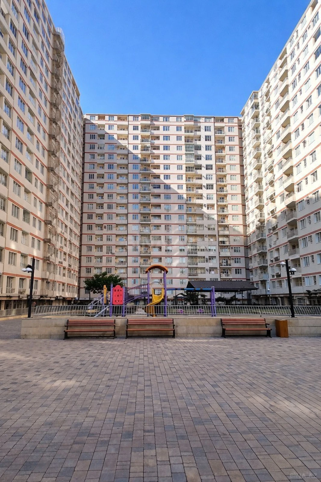 Satılır 3 otaqlı mənzil 91 m²