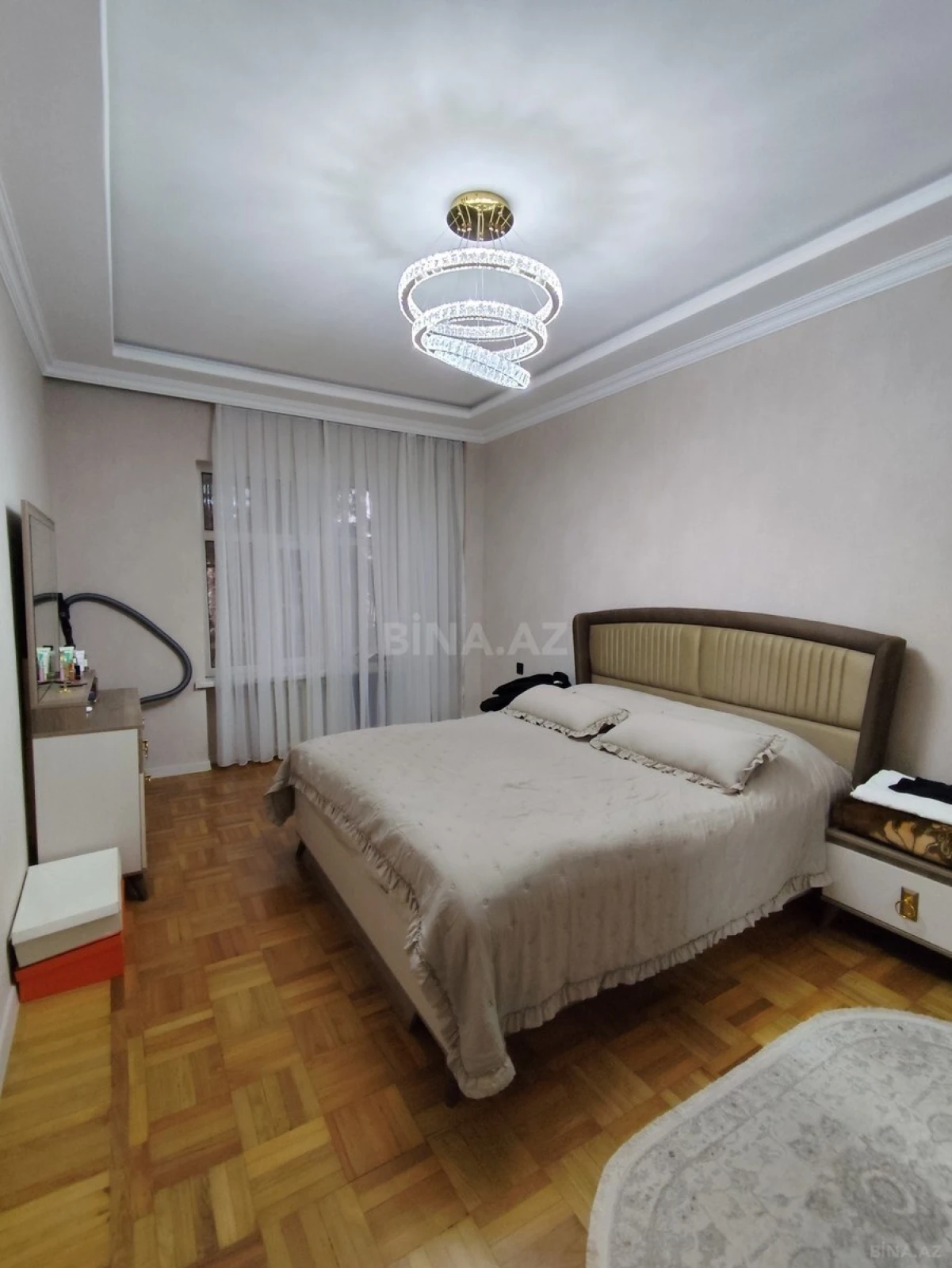 Satılır 4 otaqlı mənzil 100 m²