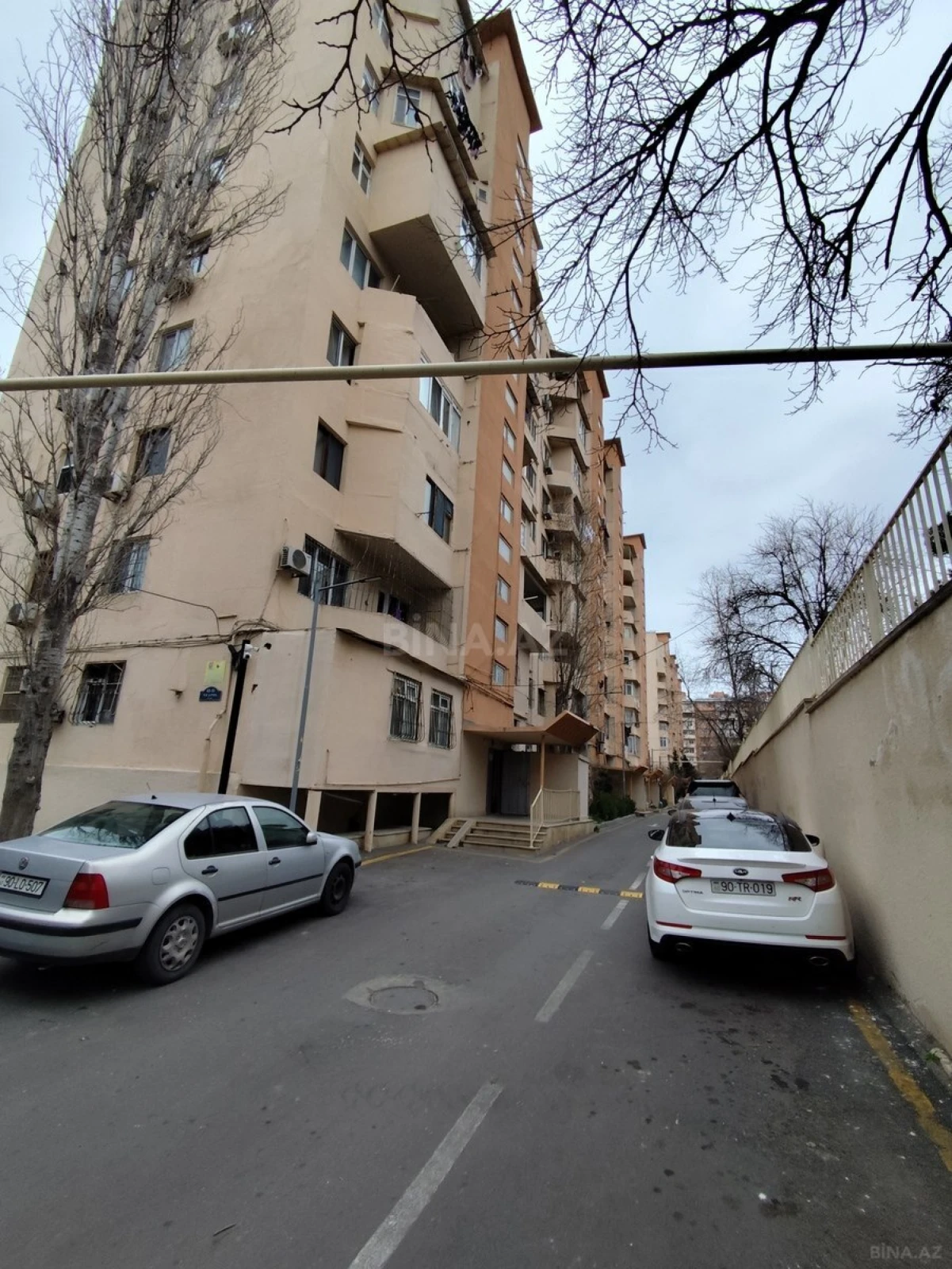 Satılır 4 otaqlı mənzil 100 m²